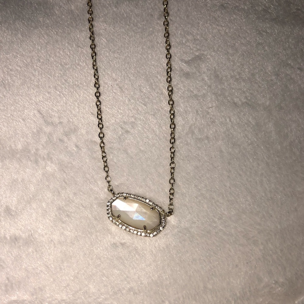 Kendra Scott necklace
